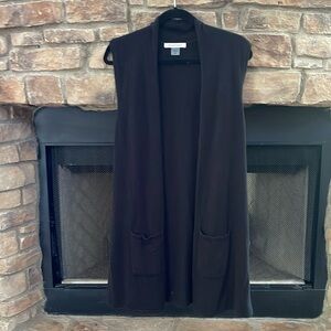 NWT Allison Daley black cape with front pockets. Size is Large